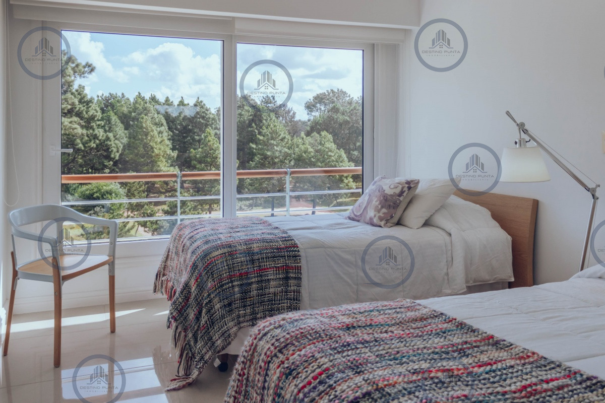 Apartamento ID.235 - Venta y alquiler temporario de maravilloso departamento penthouse en complejo privado de Playa Mansa