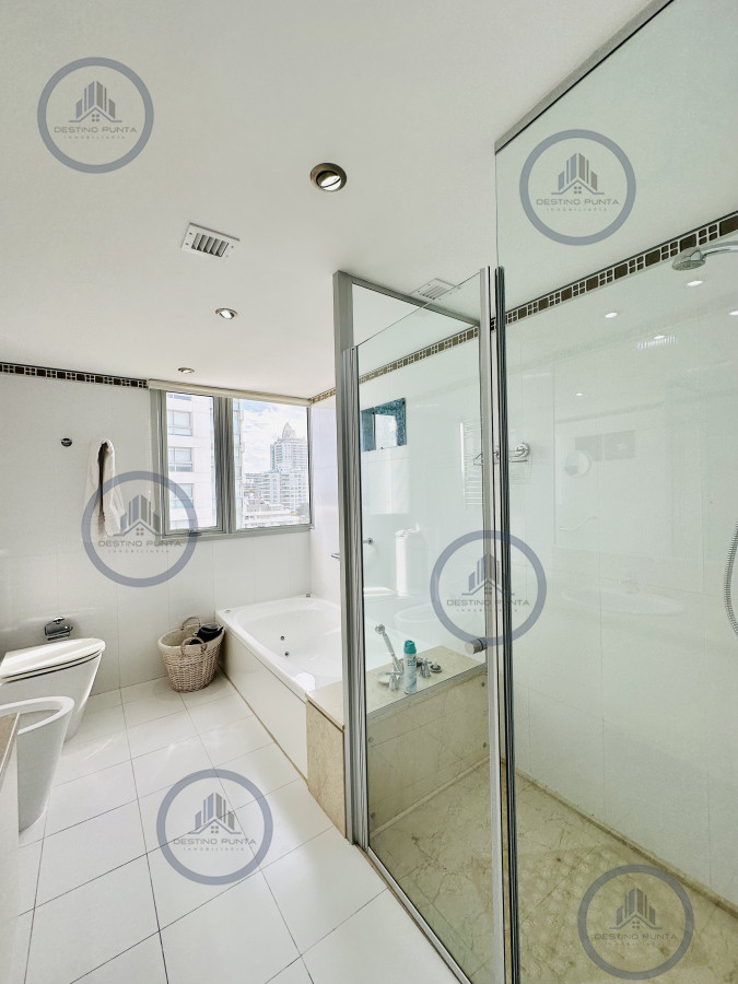 Apartamento ID.1762 - Oportunidad en Venta! Apartamento sobre playa Brava de 3 Dormitorios más Dependencia, Torre Le Parc