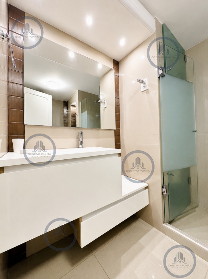 Apartamento ID.2025 - Apartamento en Venta, Península de Punta del Este. 3 Dormitorios con vista, reciclado 