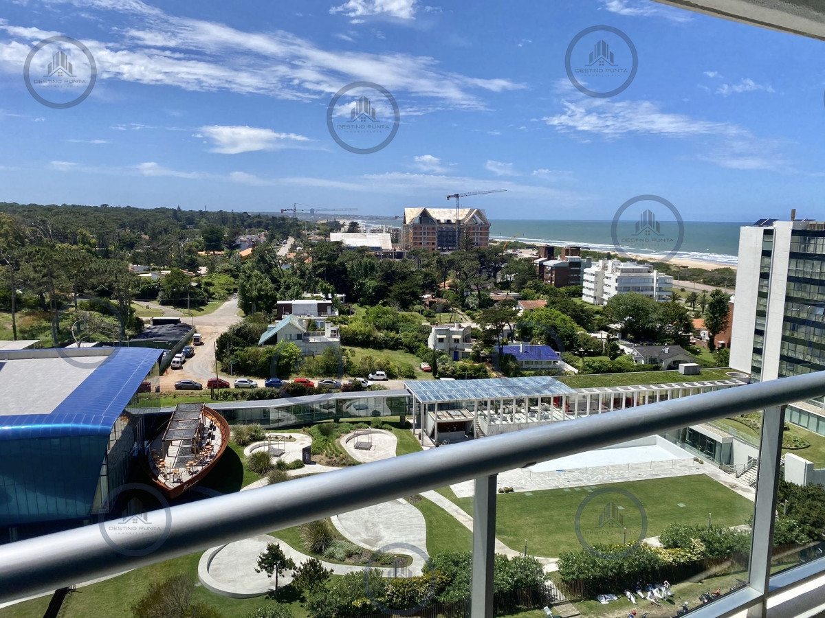Apartamento ID.2307 - Venta Excelente Apartamento de 2 Dormitorios + Servicio en Brava con Vista al Mar