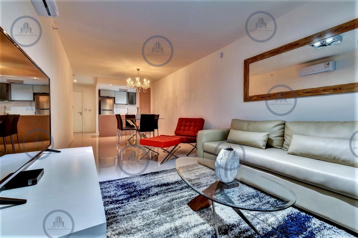 Apartamento ID.1626 - Alquiler temporario de apartamento de dos dormitorios con dos baños a pasos de la Playa y centro comercial, Punta del Este