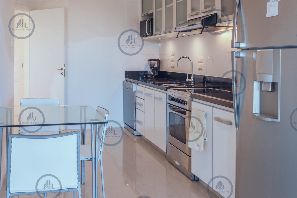 Apartamento ID.235 - Venta y alquiler temporario de maravilloso departamento penthouse en complejo privado de Playa Mansa