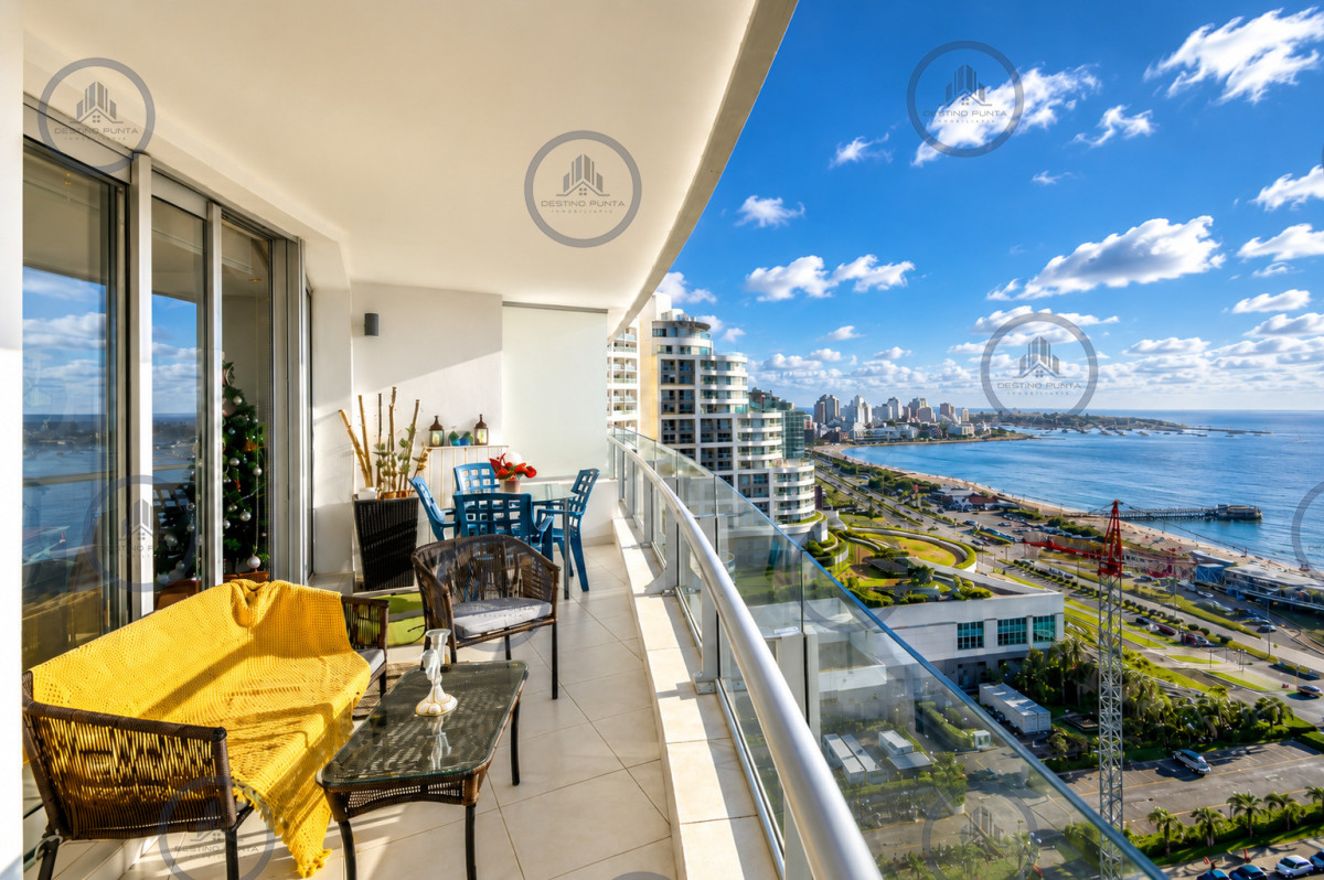 Apartamento ID.87 - Apartamento de 3 Dormitorios y Dependencia en Playa Mansa, Punta del Este