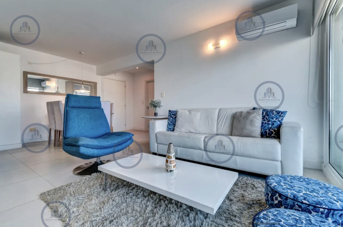 Apartamento ID.541 - Apartamento Céntrico de 2 Dormitorios con Vista al Mar, en el corazón de la Península de Punta del Este
