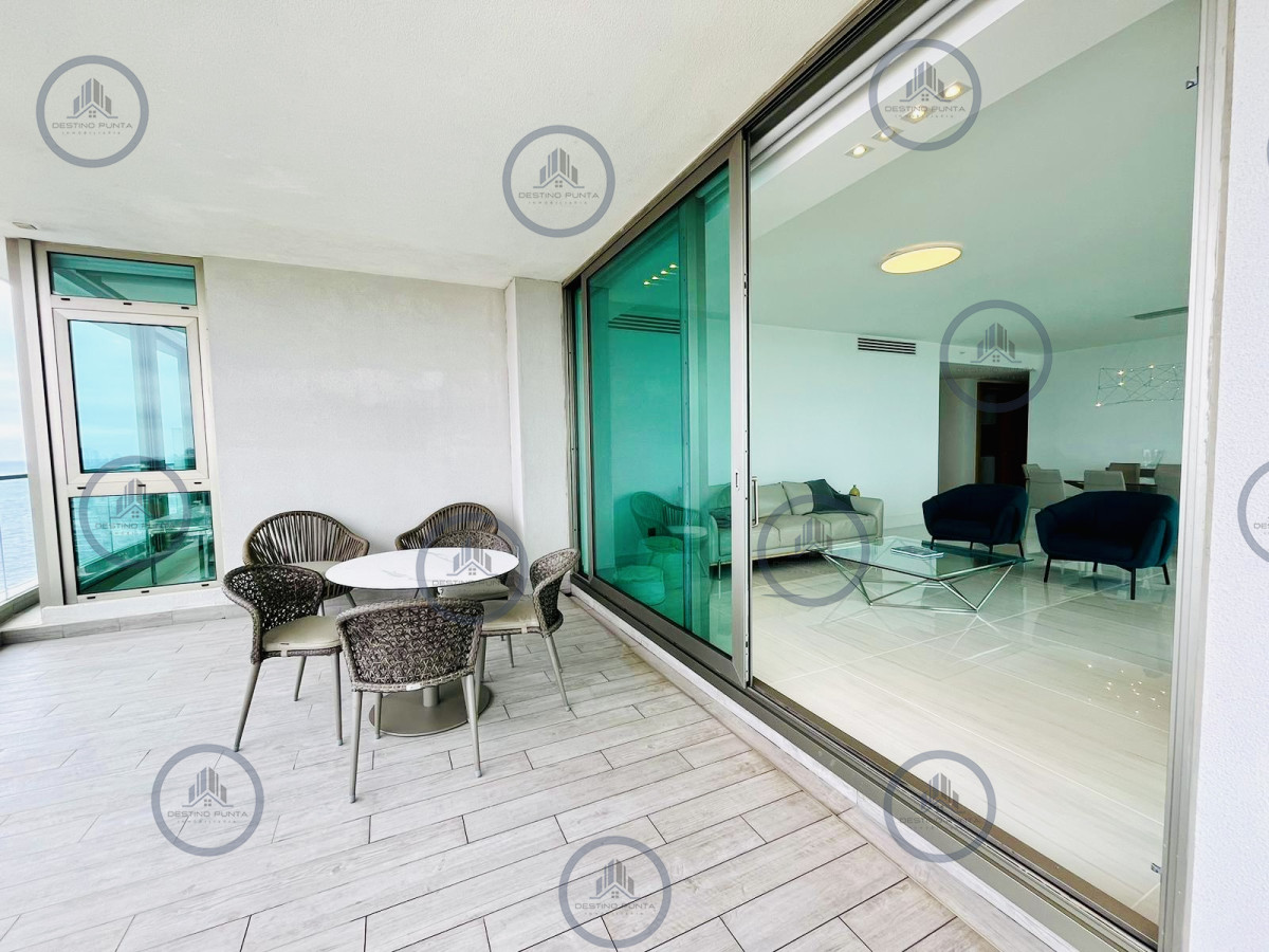 Apartamento ID.2287 - Exclusiva unidad de 4 dormitorios en suite en Fendi Chateu Playa Mansa Disponible Alquiler Anual