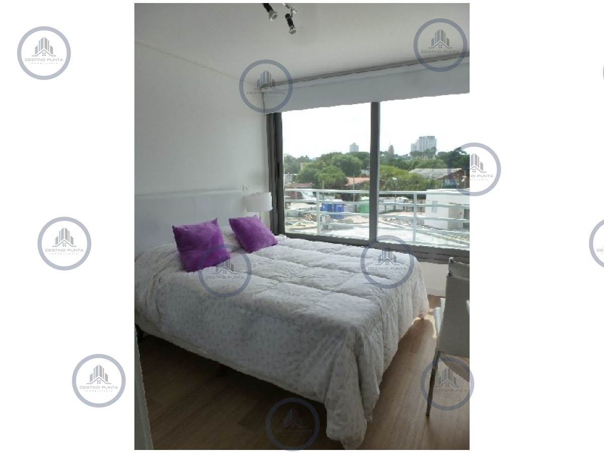 Apartamento ID.447 - Alquiler temporal de apartamento de dos dormitorios con dos baños en Playa Mansa, Punta del Este