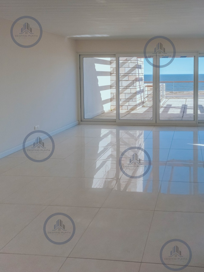 Apartamento ID.230 - Exclusivo penthouse en venta de dos dormitorios sobre Playa Mansa