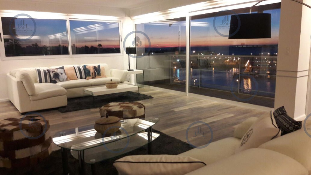 Apartamento ID.956 - Apartamento de 6 Dormitorios Frente al Puerto de Punta del Este