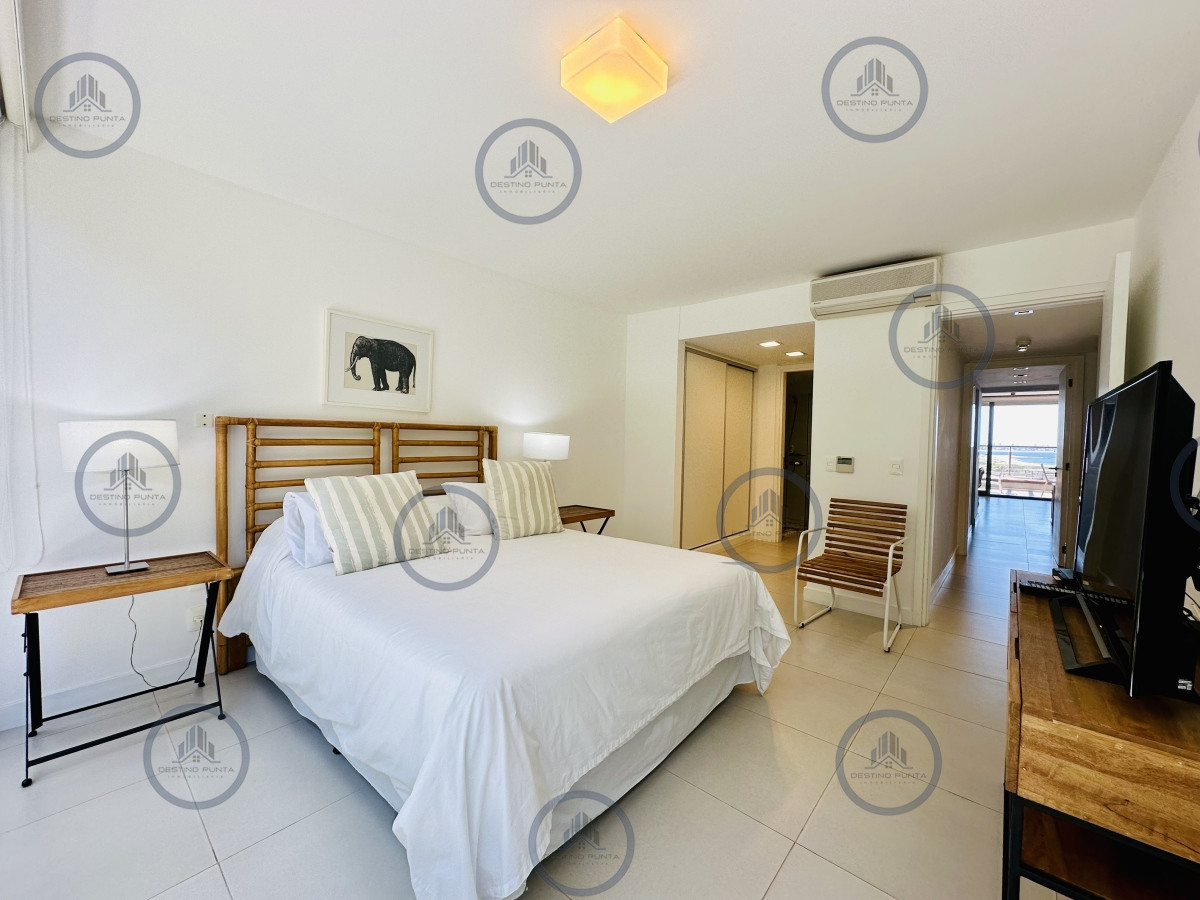 Apartamento ID.1690 - Venta y Alquiler temporario de apartamento moderno de dos dormitorios con parrillero en Punta Ballena