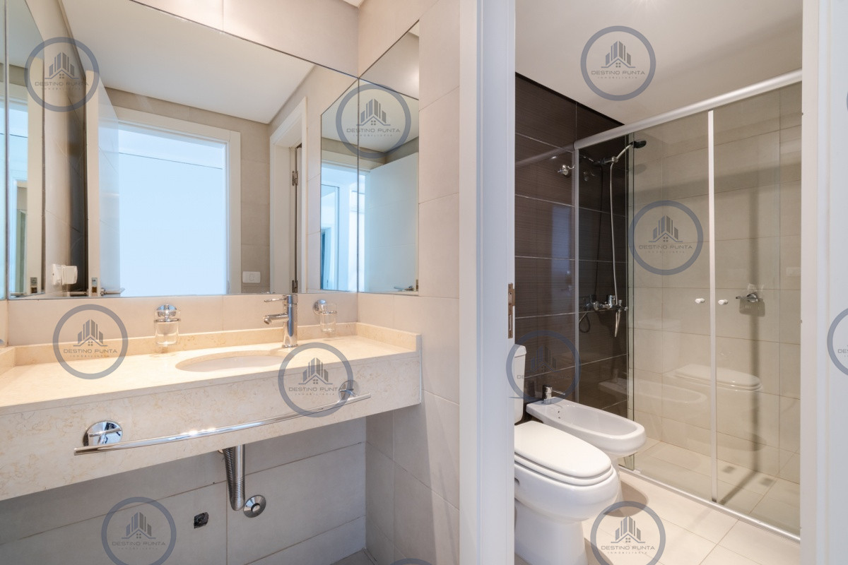 Apartamento ID.248 - Apartamento de 2 Dormitorios en Playa Brava con Vista al Mar - Venta