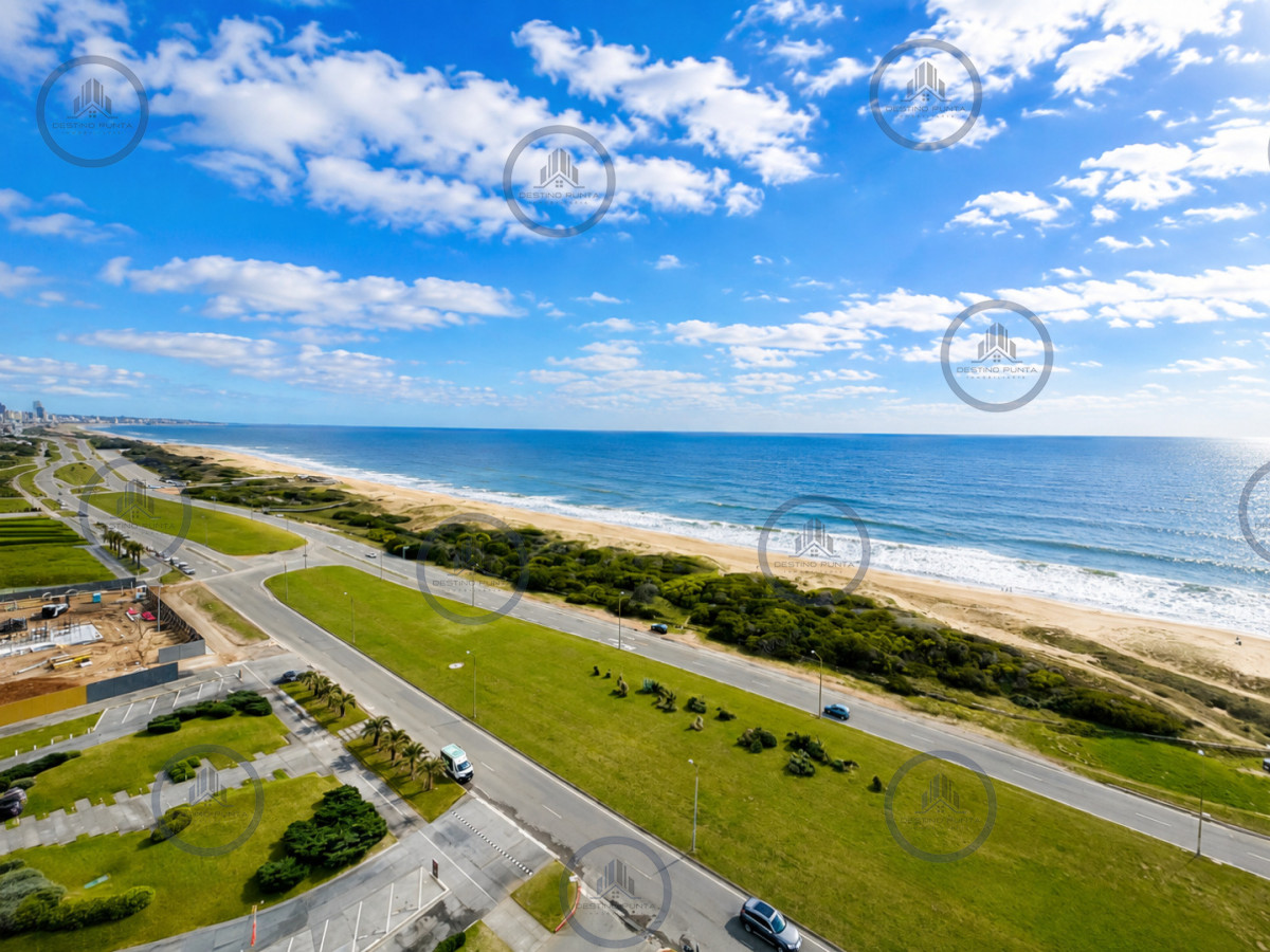 Apartamento ID.484 - Apartamento de 2 Dormitorios más Dependencia en Torre Le Parc, Playa Brava