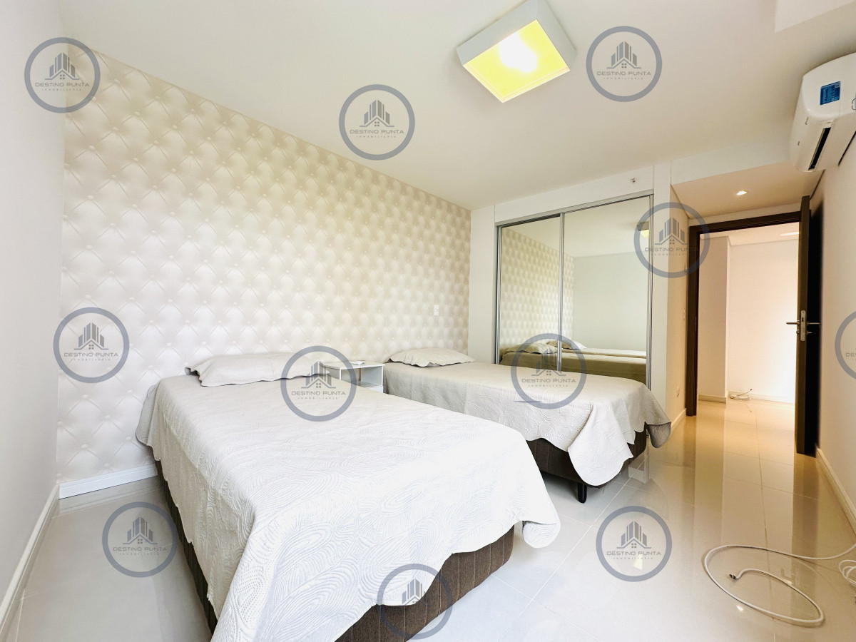 Apartamento ID.2295 - Oportunidad de venta apartamento de 3 dormitorios mas dependencia Playa Brava, Punta del Este