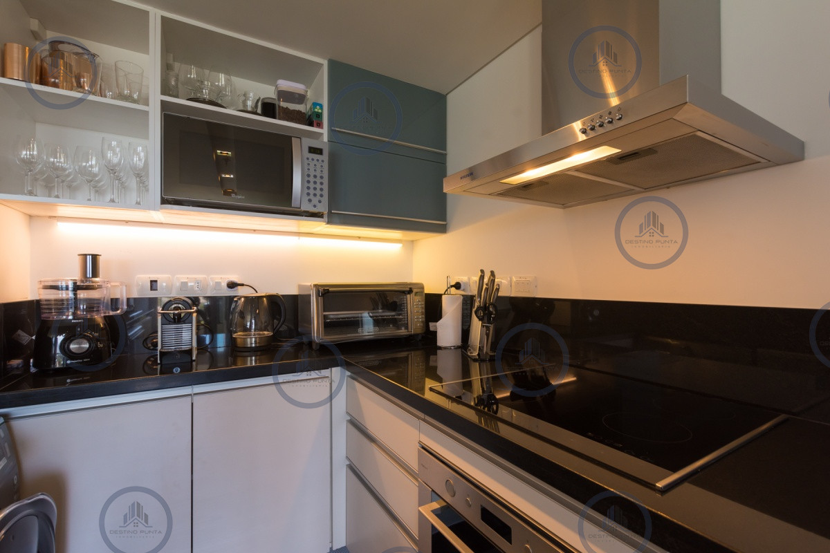 Apartamento ID.301 - Excelente Apartamento de 2 Dormitorios + Servicio en Brava con Vista al Mar
