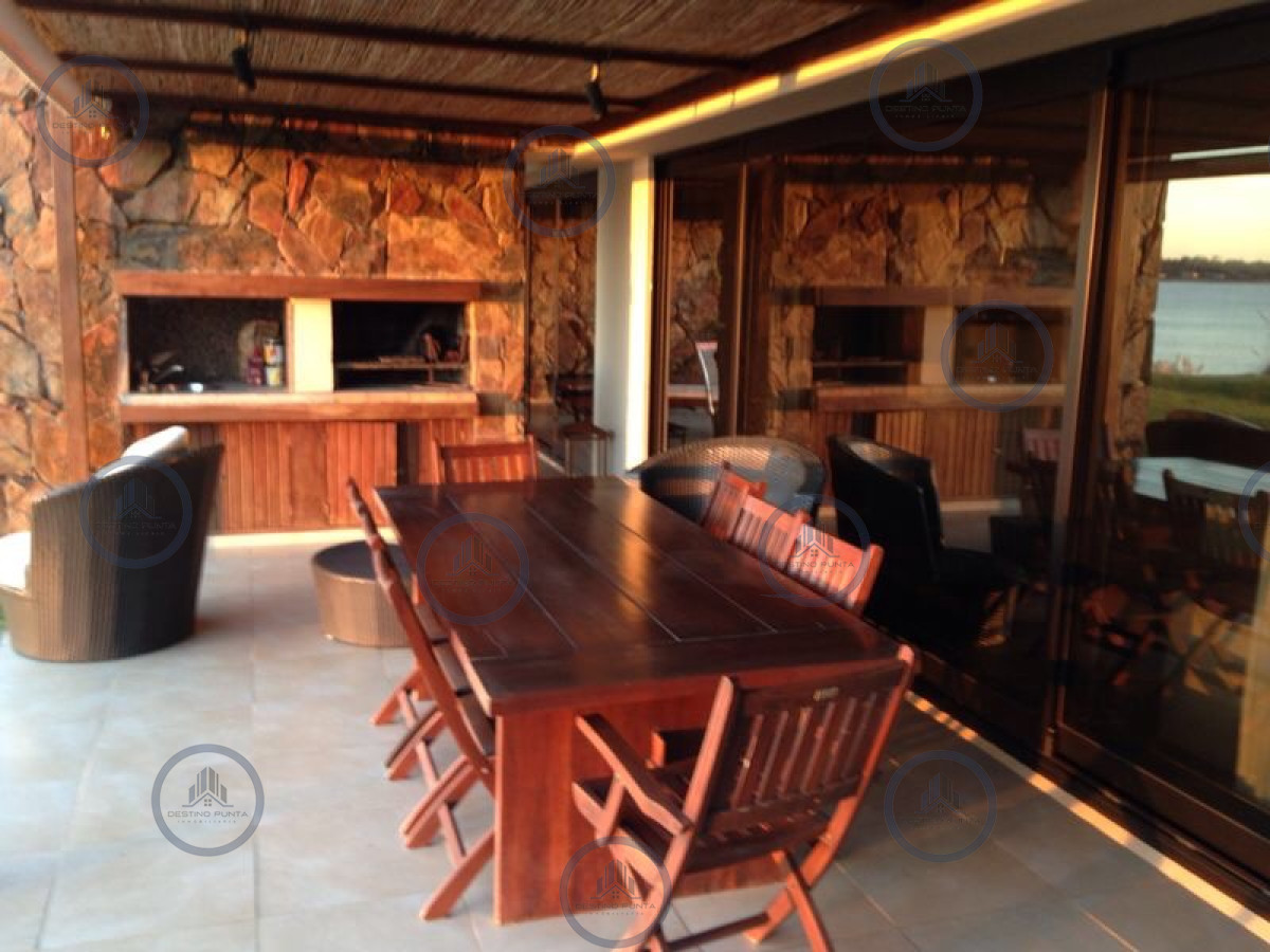 Apartamento ID.32 - Alquiler temporario de departamento esquinero de dos dormitorios mas dependencia de servicio, Punta Ballena
