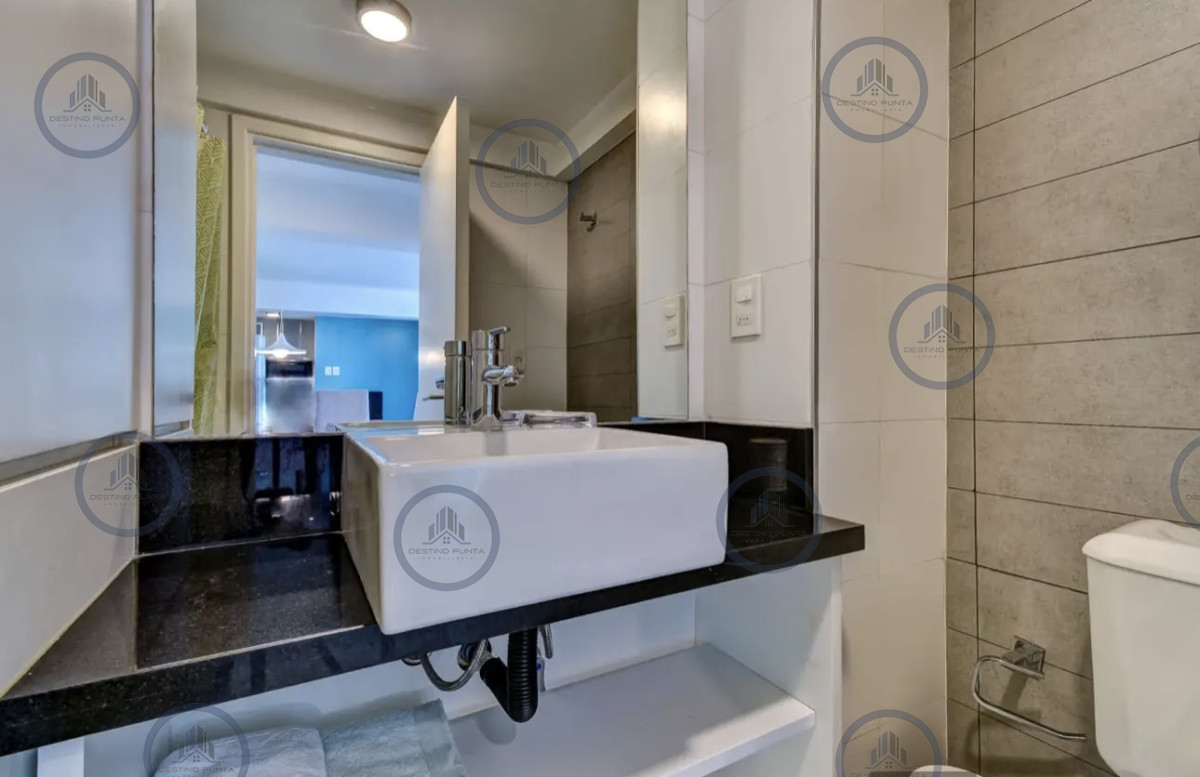 Apartamento ID.541 - Apartamento Céntrico de 2 Dormitorios con Vista al Mar, en el corazón de la Península de Punta del Este