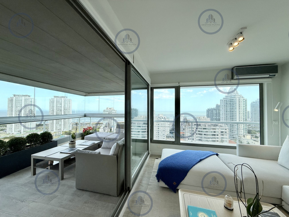 Apartamento ID.2036 - Apartamento Penthouse finamente decorado de 3 dormitorios con parrillero propio en venta, Roosevelt Brava, Punta del Este