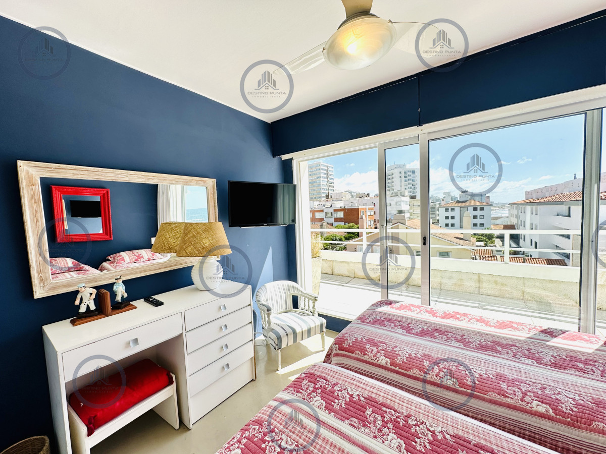 Apartamento ID.2461 - Alquiler y venta de apartamento con vista al Mar en Península de 3 dormitorios más dependencia