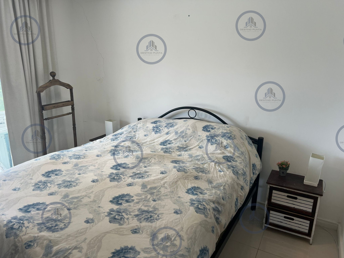 Apartamento ID.2943 - Cómodo apartamento con parrillero propio de 2 dormitorios más dependencia en alquiler, Playa Brava
