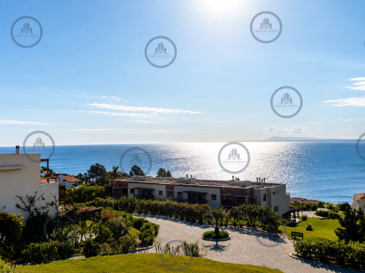 Apartamento ID.2462 - Excelente y amplio departamento duplex en venta de 3 dormitorios mas dependencia con parrillero, Punta Ballena