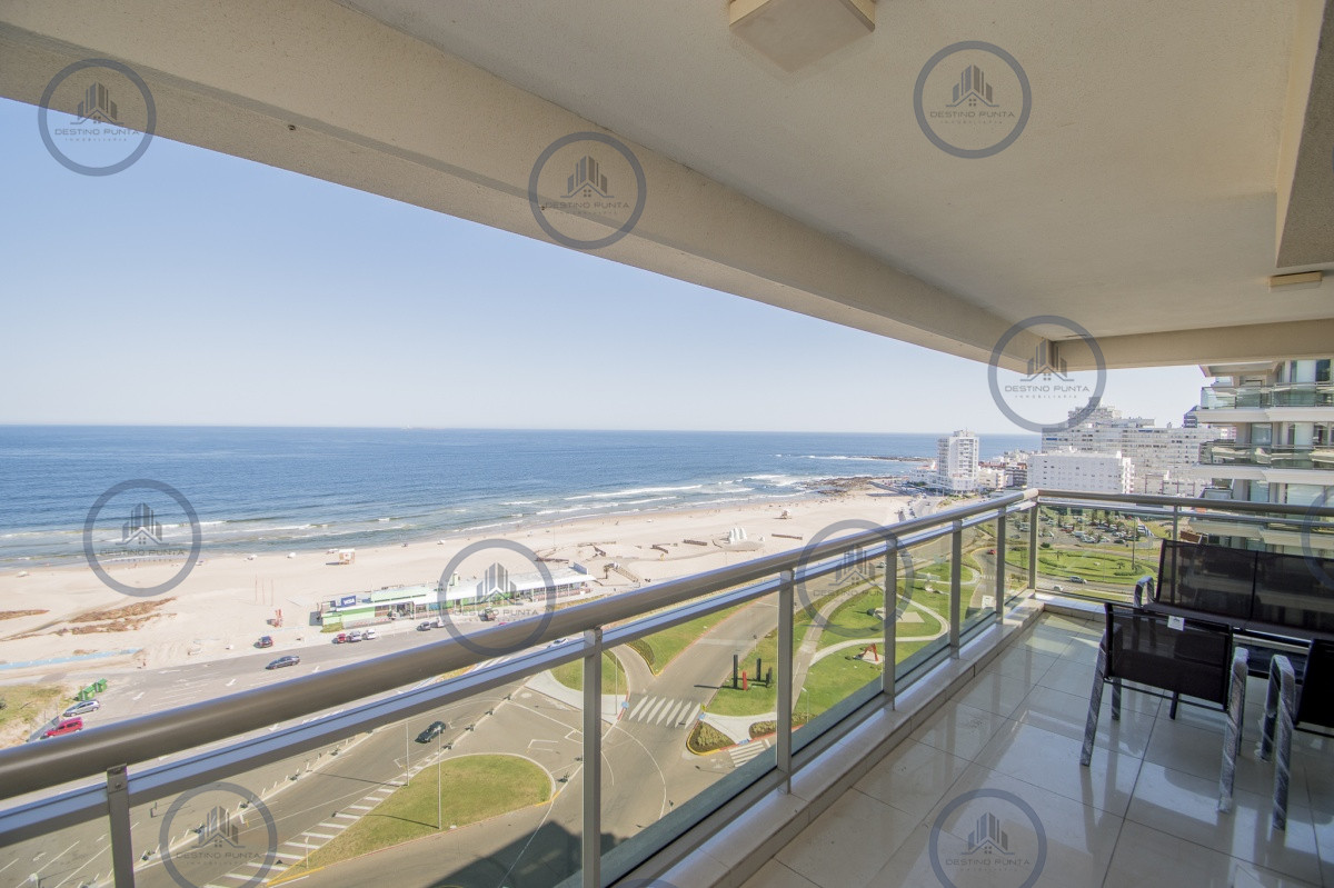 Moderno Apartamento de 3 Dormitorios y Dependencia frente al Mar - Venta y Alquiler — fotografía 1