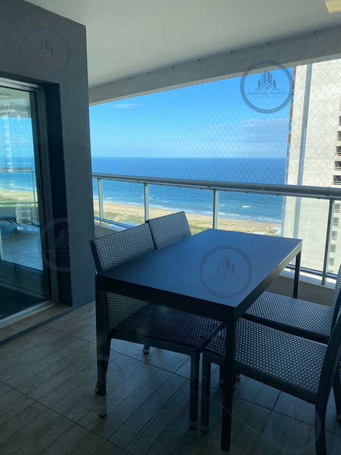Apartamento ID.1776 - Venta de gran apartamento de 3 dormitorios con parrillero propio en Playa Brava, Punta del Este