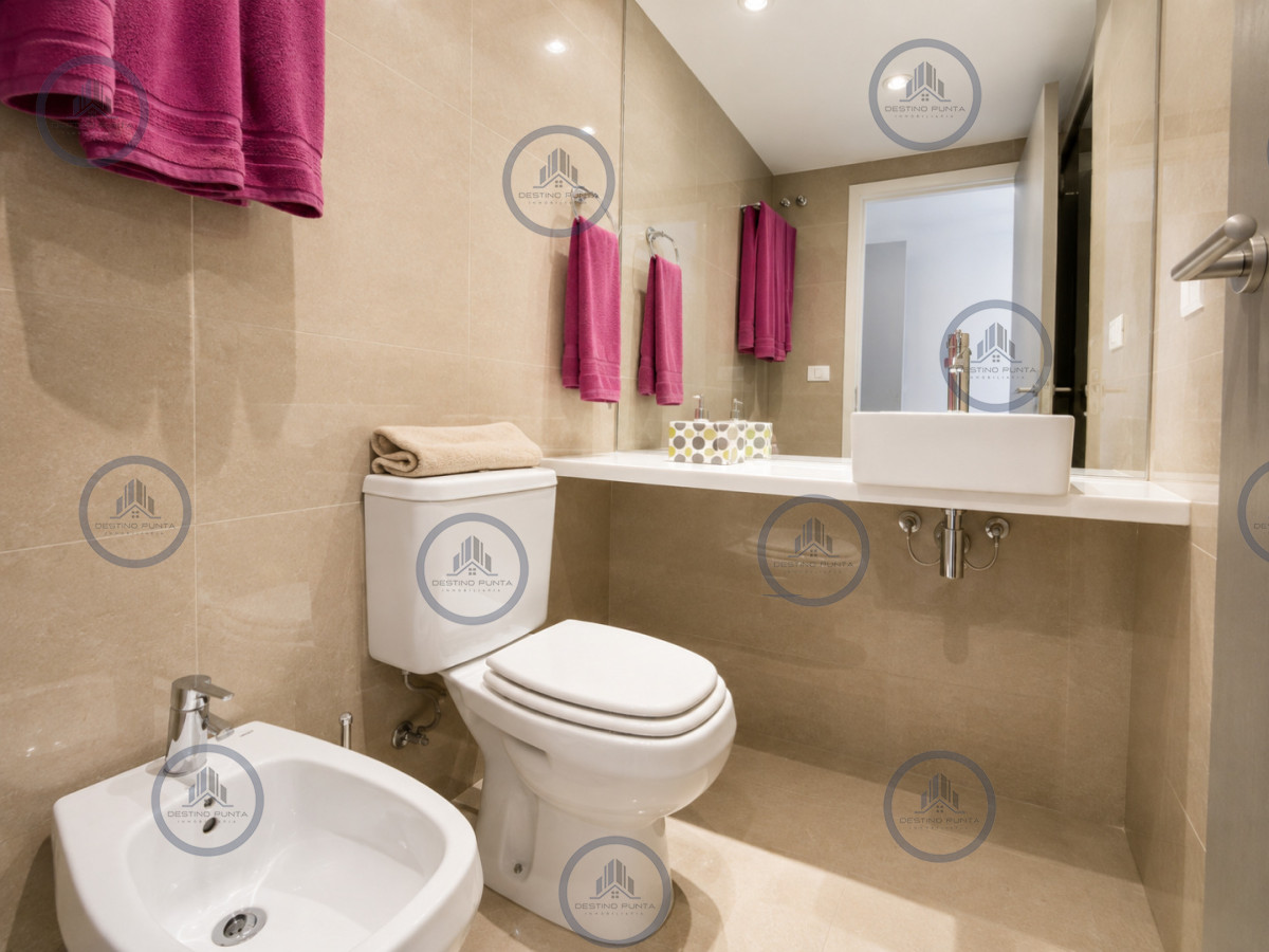 Apartamento ID.3290 - Excelente Apartamento de 2 Dormitorios en Alexander Boulevard, Punta del Este
