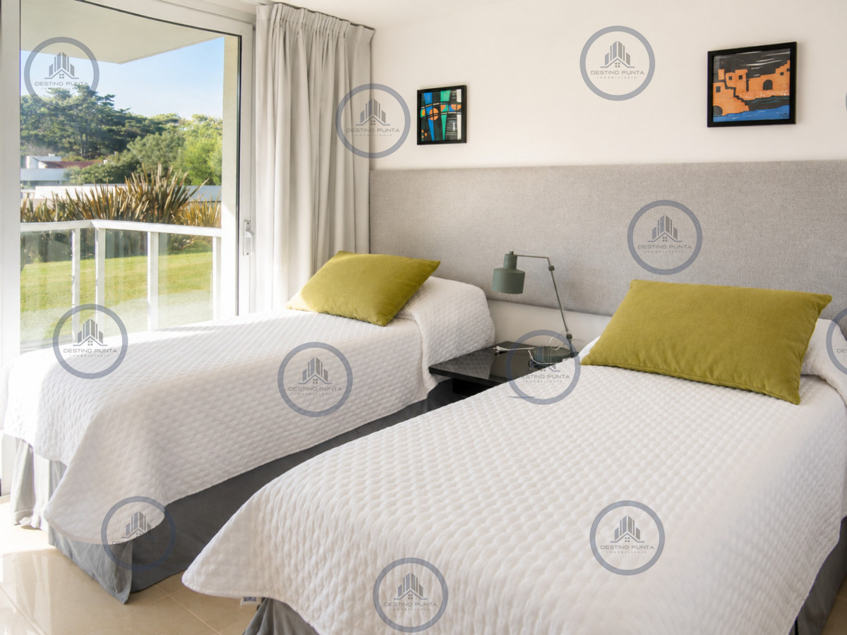 Apartamento ID.1817 - Apartamento de 3 Dormitorios Primera Línea del Mar, Playa Brava Punta del Este