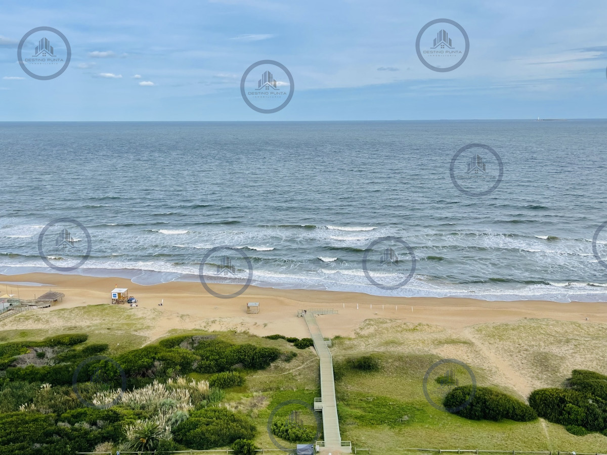 Apartamento ID.1940 - Venta Espectacular Apartamento Frente al Mar, 3 Dormitorios, Le Parc Punta del Este