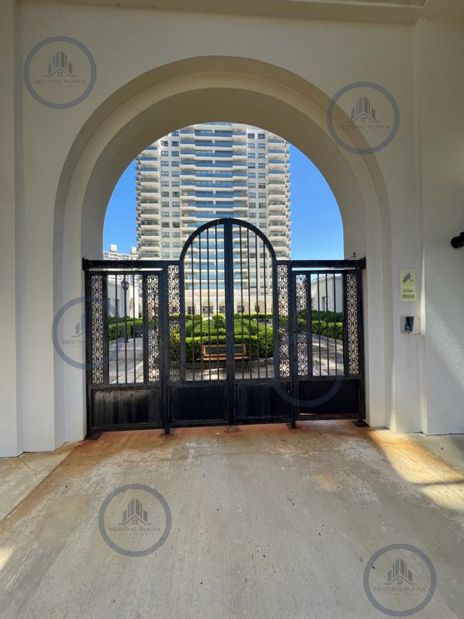 Apartamento ID.994 - Alquiler temporario de apartamento de tres dormitorios en torre de categoría sobre Playa Brava, Punta del Este