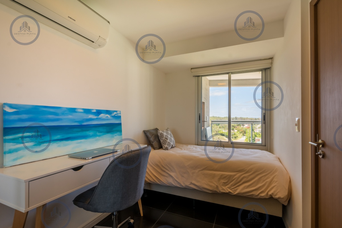 Apartamento ID.301 - Excelente Apartamento de 2 Dormitorios + Servicio en Brava con Vista al Mar