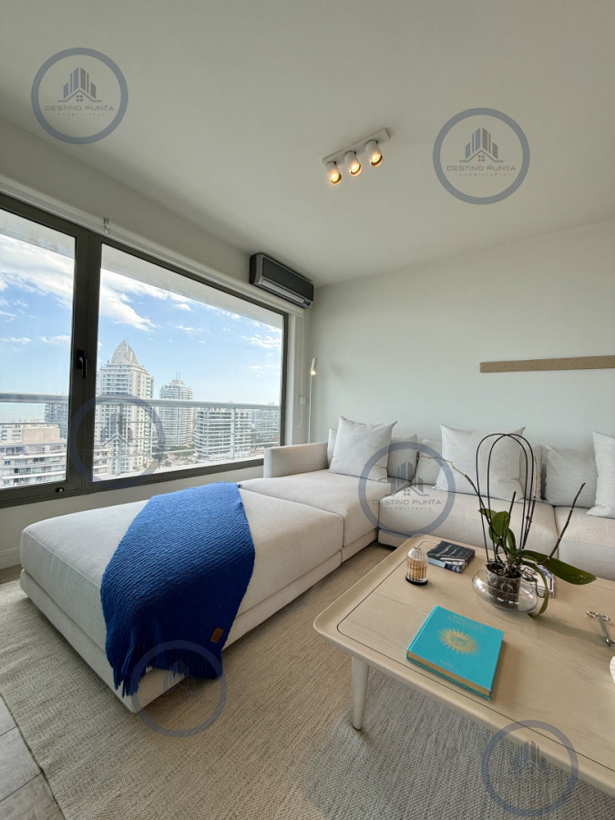 Apartamento ID.2036 - Apartamento Penthouse finamente decorado de 3 dormitorios con parrillero propio en venta, Roosevelt Brava, Punta del Este