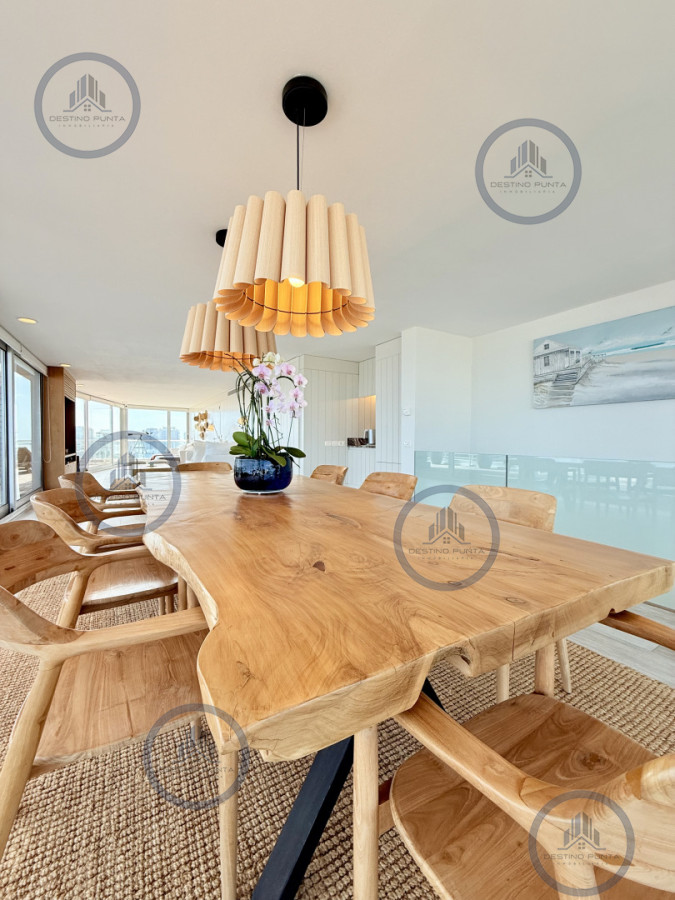 Apartamento ID.2036 - Apartamento Penthouse finamente decorado de 3 dormitorios con parrillero propio en venta, Roosevelt Brava, Punta del Este