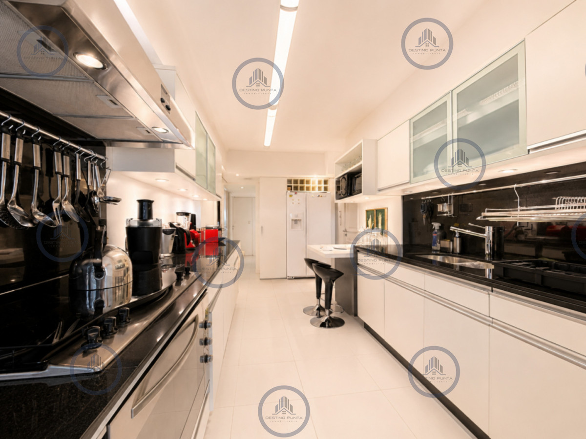 Apartamento ID.3221 - Exclusivo Apartamento Frente al Mar en Playa Brava, 4 Dormitorios 