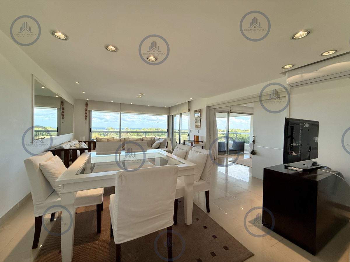 Apartamento ID.3030 - Venta de apartamento de 3 dormitorios sobre primera fila de Playa Brava, Punta del Este