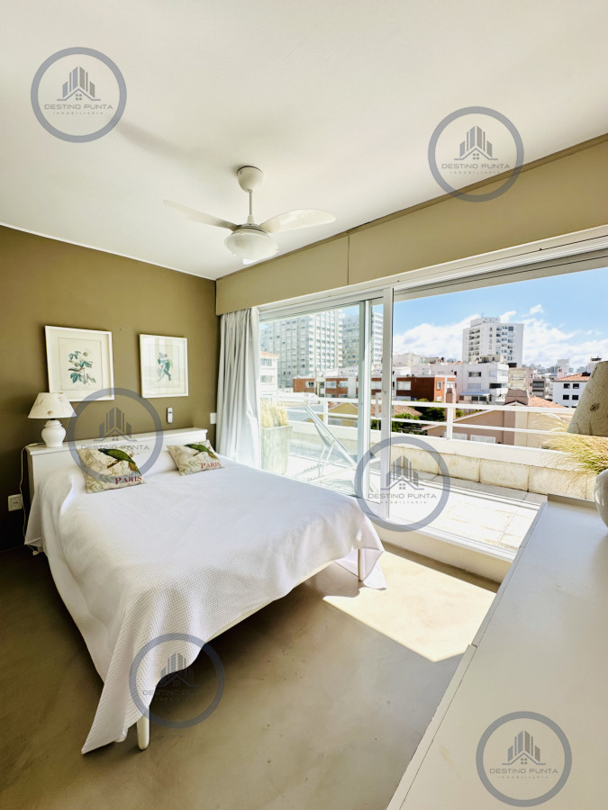 Apartamento ID.2461 - Alquiler y venta de apartamento con vista al Mar en Península de 3 dormitorios más dependencia