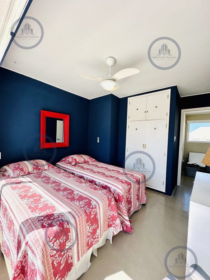 Apartamento ID.2461 - Alquiler y venta de apartamento con vista al Mar en Península de 3 dormitorios más dependencia