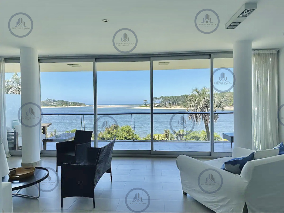 Apartamento ID.1925 - Venta de Moderno Apartamento de 3 Dormitorios Frente al Mar en La Barra