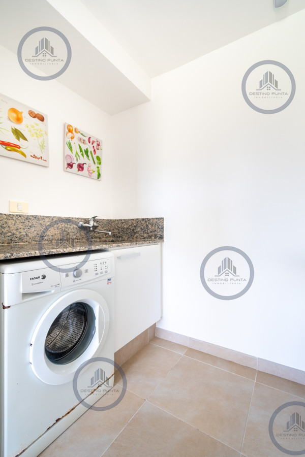 Apartamento ID.9 - Alquier temporario de amplio departamento de tres dormitorios con jardín, Punta Ballena