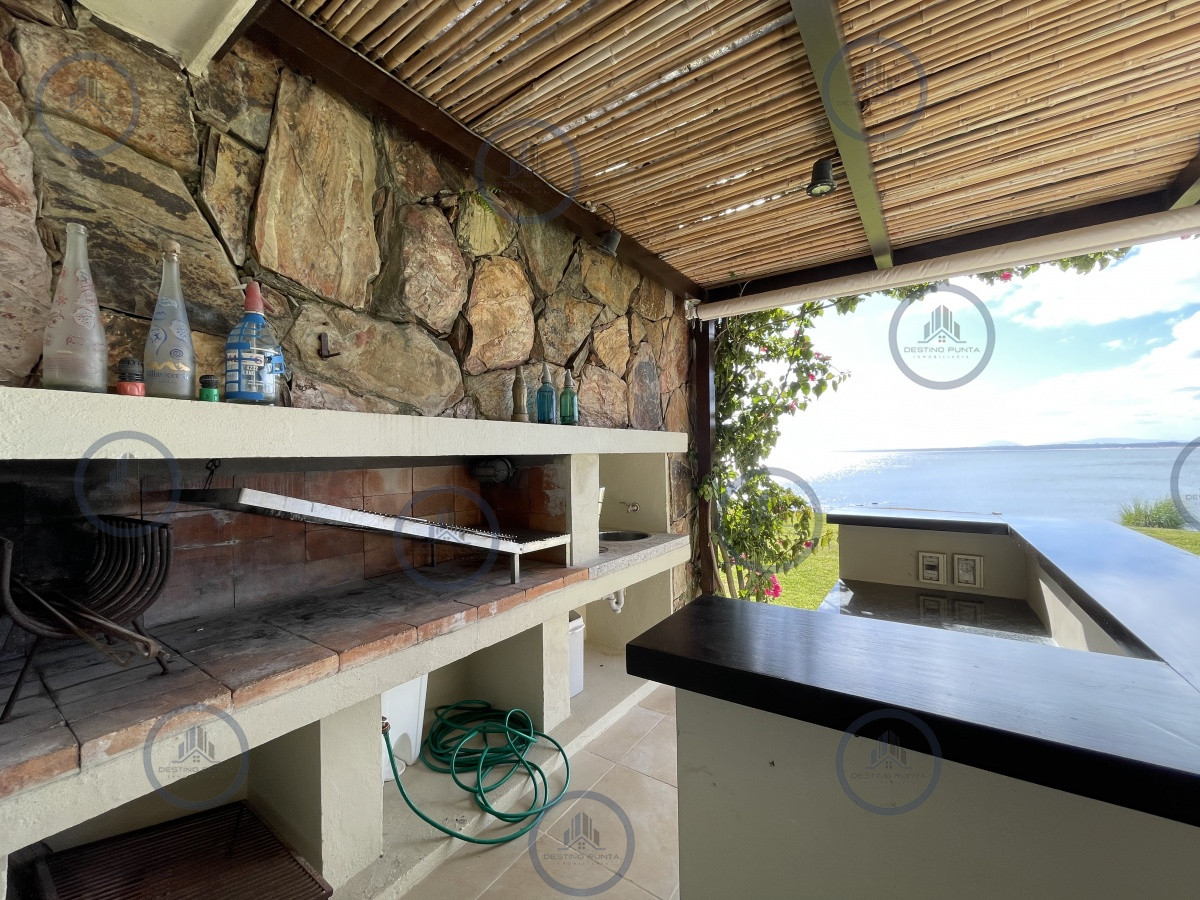 Apartamento ID.421 - Maravilloso departamento de 2 dormitorios con parrillero y salida al jardín en alquiler 