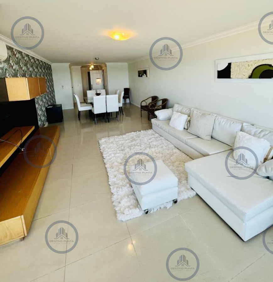 Apartamento ID.994 - Alquiler temporario de apartamento de tres dormitorios en torre de categoría sobre Playa Brava, Punta del Este