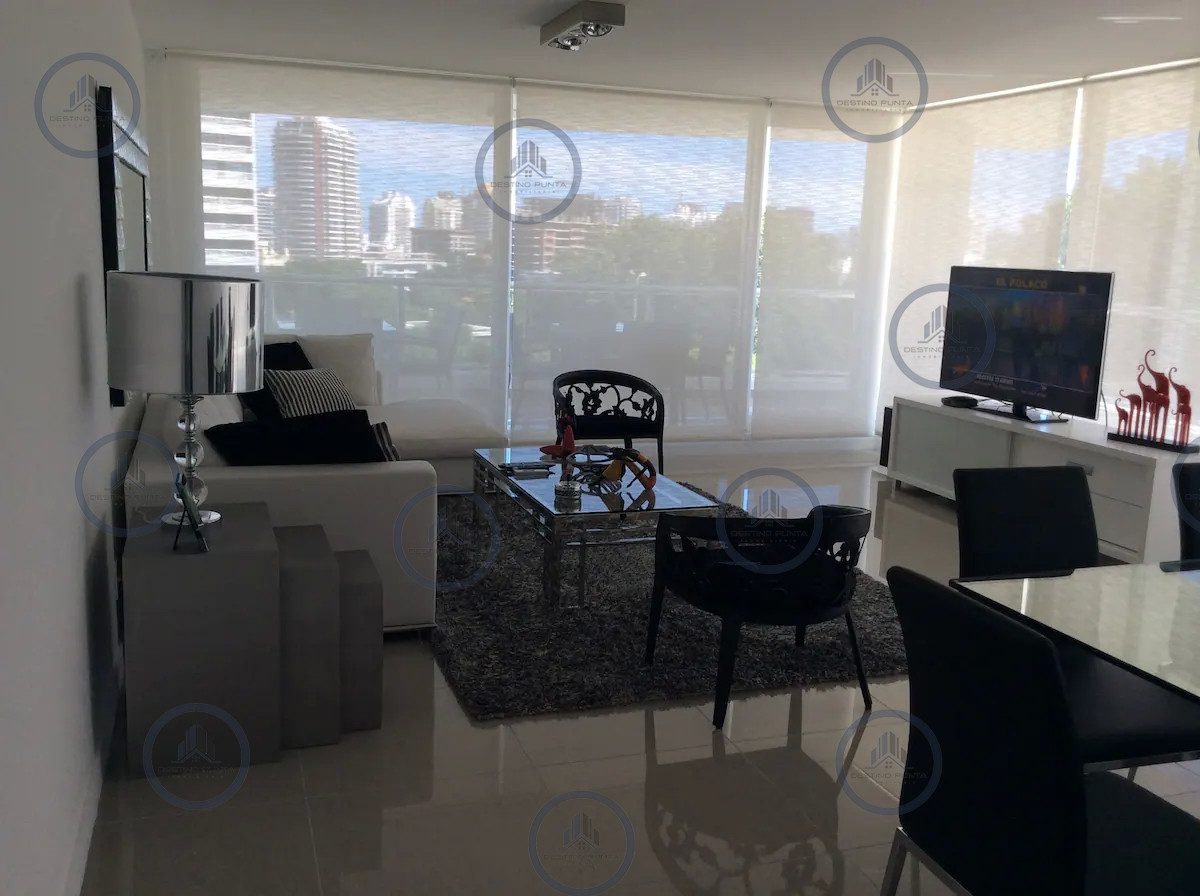 Apartamento ID.218 - Venta y alquiler de moderno departamento de tres dormitorios más dependencia a pasos de Playa Brava