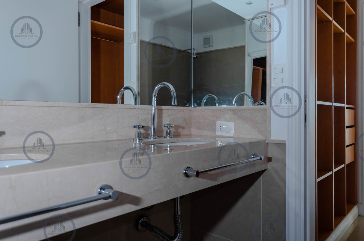 Apartamento ID.230 - Exclusivo penthouse en venta de dos dormitorios sobre Playa Mansa
