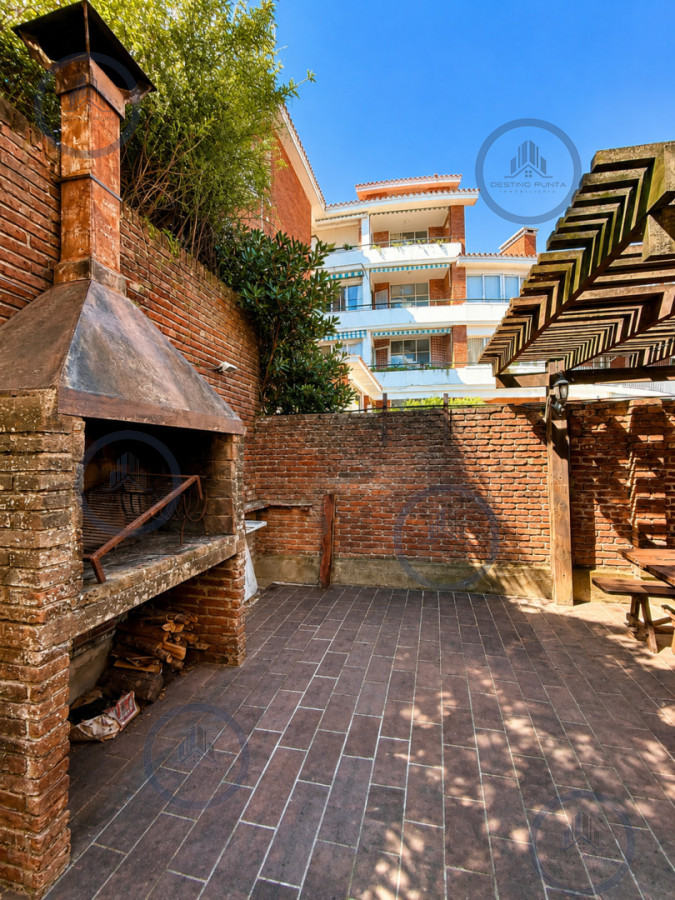 Apartamento ID.3115 - Oportunidad en Venta! Apartamento con alma de casa, 3 Dormitorios, Parrillero y Estufa, en zona Península Punta del Este