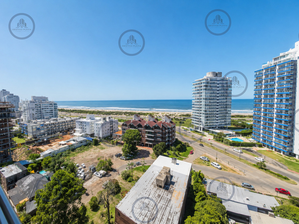 Apartamento ID.3255 - Apartamento de 3 Dormitorios con Vista al Mar, en Playa Brava Punta del Este