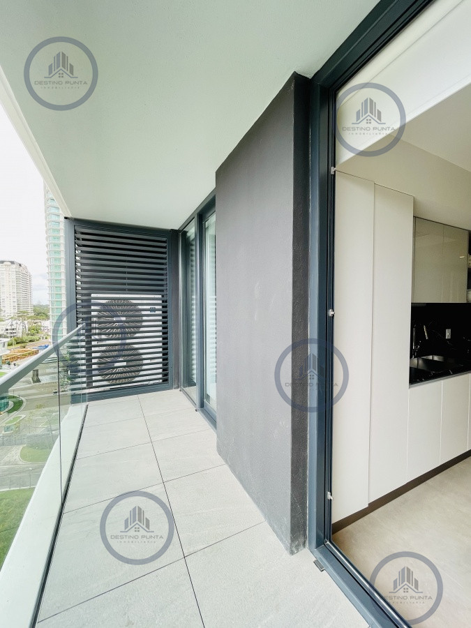Apartamento ID.1122 - Venta y Alquiler Anual Moderno Apartamento de 2 Dormitorios en Torre Venetian sobre Playa Mansa