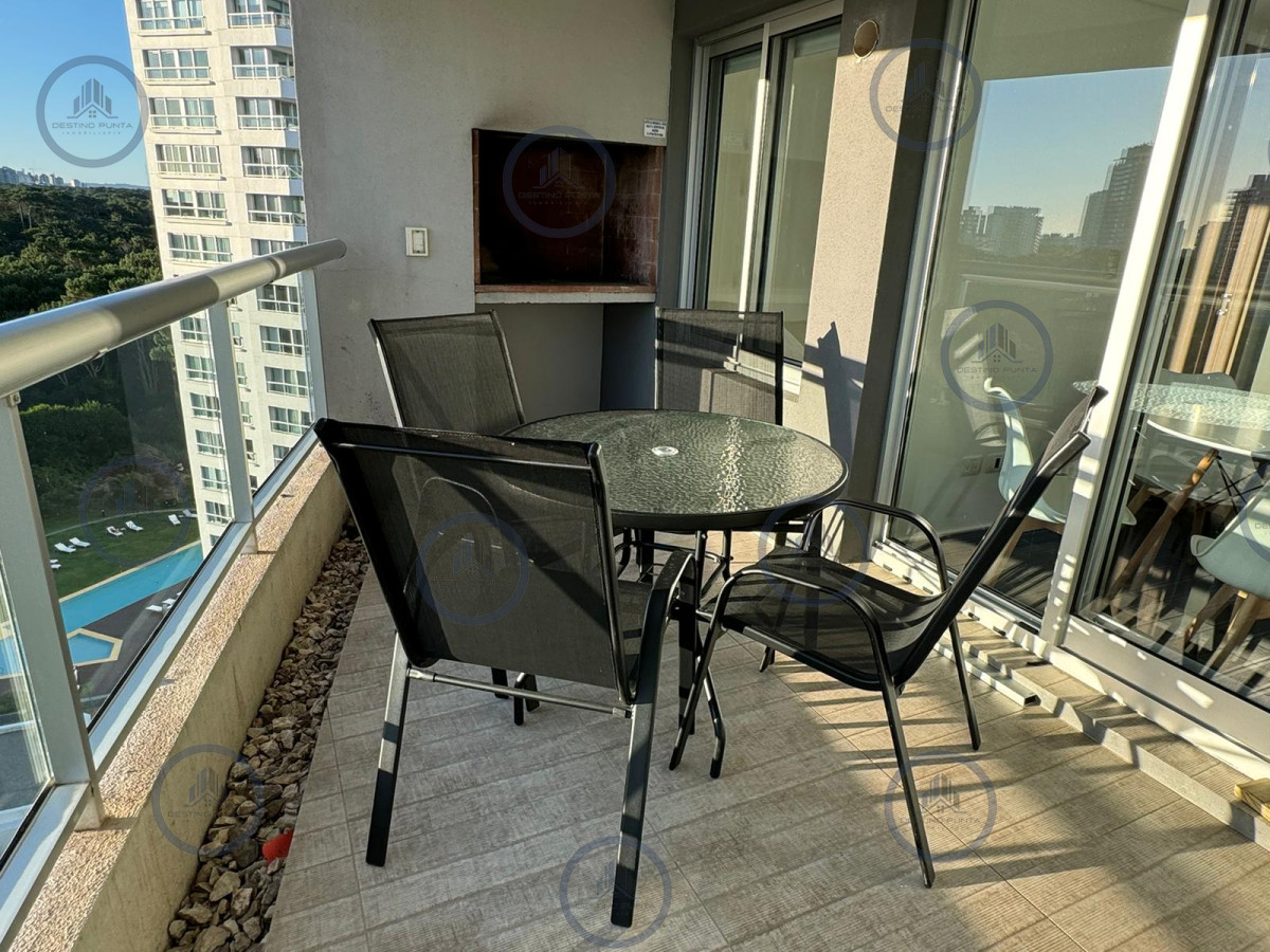 Apartamento ID.2506 - Apartamento de 2 Dormitorios + Dependencia y parrillero propio en Playa Brava