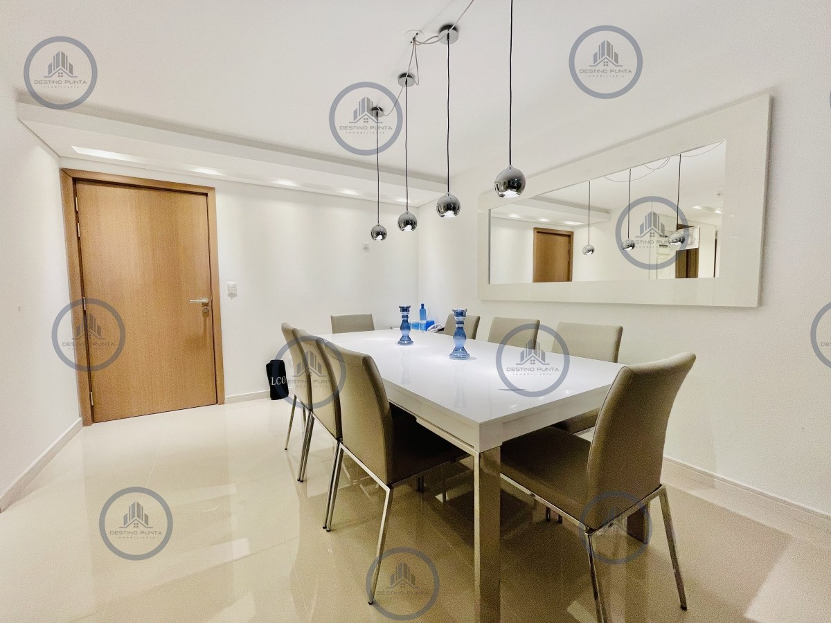 Apartamento ID.2091 - Apartamento de 3 Dormitorios y Dependencia, con Parrillero y Vista en Playa Brava, Punta del Este 