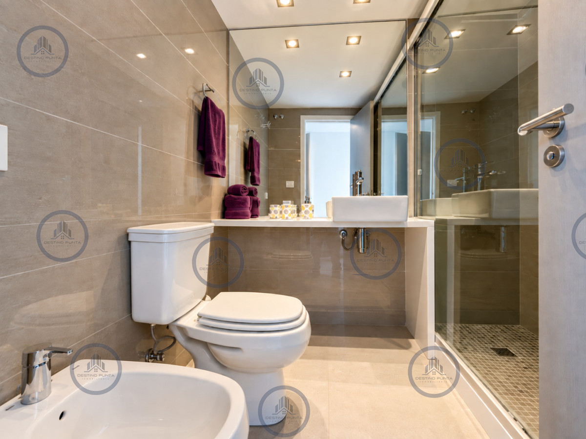 Apartamento ID.3292 - Penthouse Dúplex de 3 Dormitorios en suite con Parrillero, Jacuzzi y Amplias Terrazas con vistas panorámicas. Playa Mansa, Punta del Este