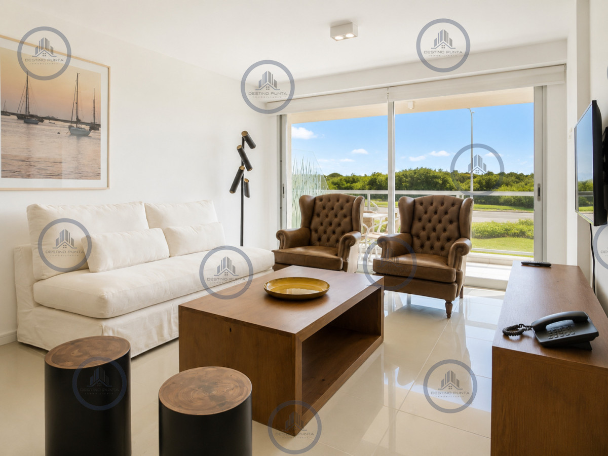 Apartamento ID.1817 - Apartamento de 3 Dormitorios Primera Línea del Mar, Playa Brava Punta del Este
