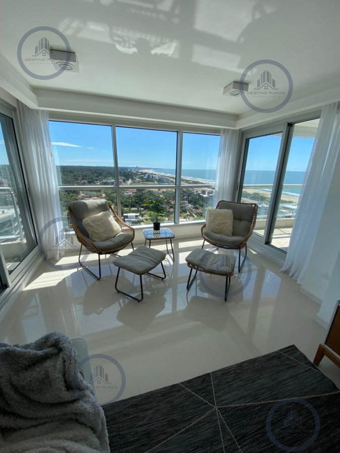 Apartamento ID.173 - Apartamento piso alto de 2 dormitorios en suite más dependencia de servicio y parrillero, Playa Brava